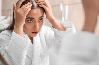 女性が気になるミノキシジルの副作用「初期脱毛」の症状や期間をどう乗り越える？